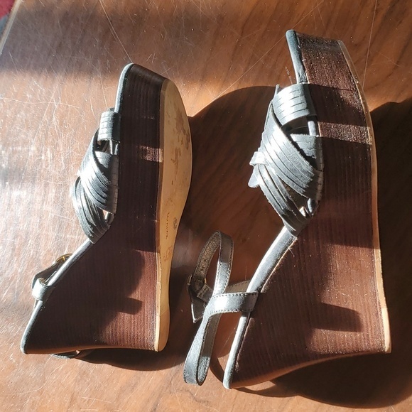 Ugg‎ heels. - Picture 3 of 6